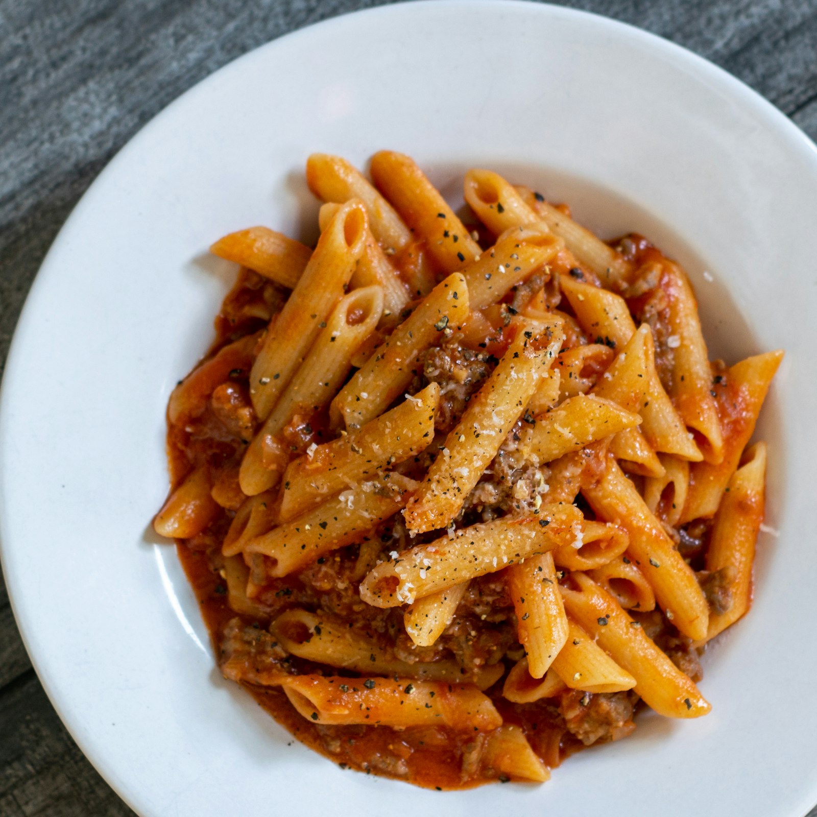 Piatto di pasta preparato in casa secondo la ricetta