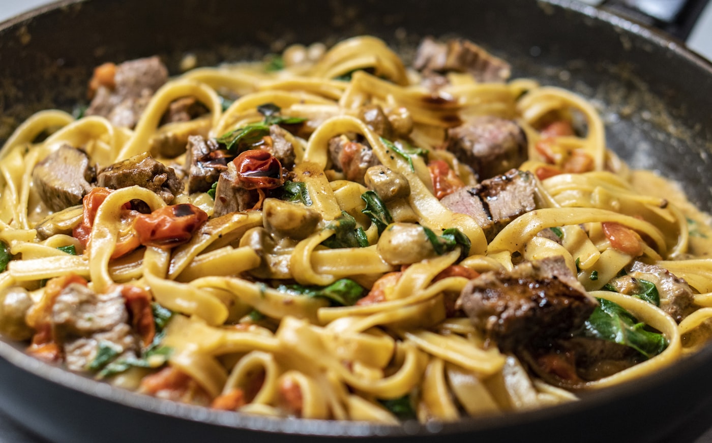 Pasta in padella — una delle ricette del volume